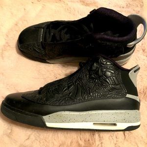 Boys Jordan sneakers used